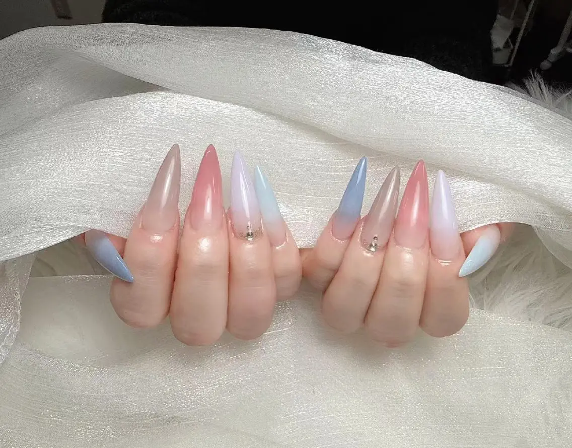 ネイル ENsalon AKIRAのネイルデザイン