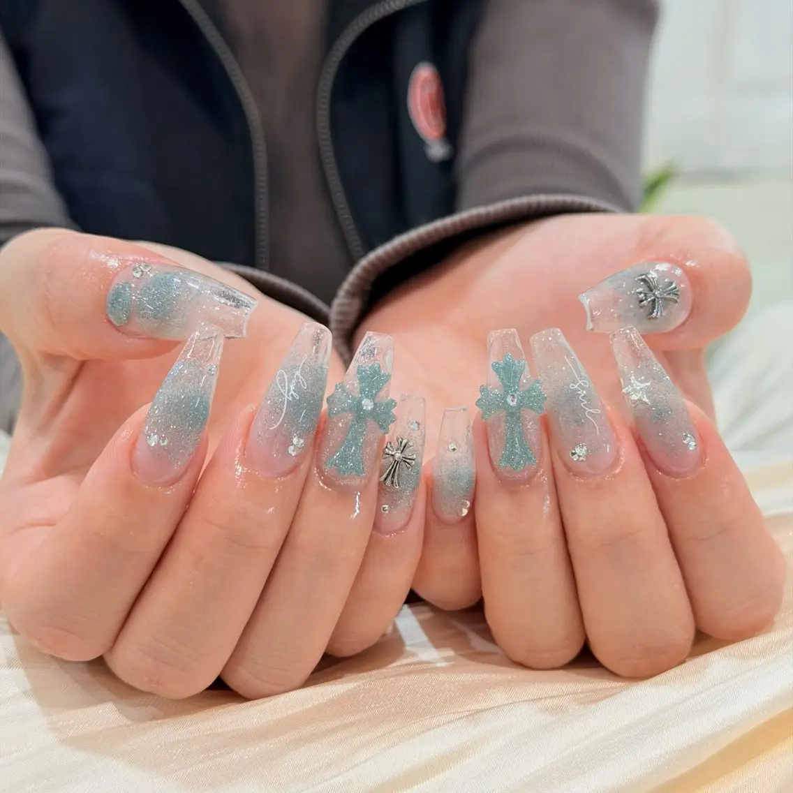 ネイル オーロラネイル 長さ出し フラッシュネイル フットネイル フレンチネイル ハンドネイル Luci Nailのネイルデザイン