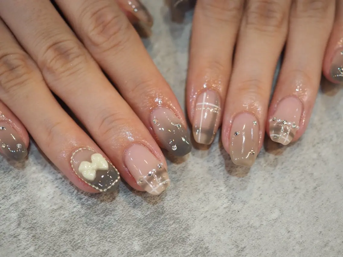 ネイル ガーリー リボン glaNje shioriのネイルデザイン