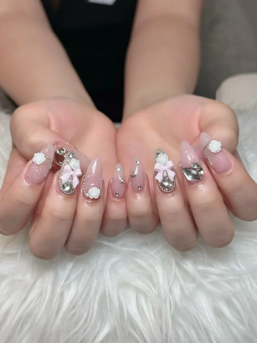 ネイル チークネイル ドット フレンチネイル グラデーション ハート ハンドネイル Julli NailStudioのネイルデザイン