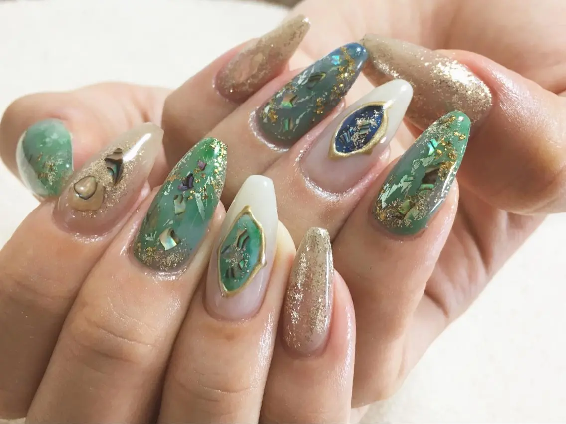 ネイル アートネイル ラメ(グリッター) 大理石ネイル(マーブル) ミラーネイル 冬ネイル ハンドネイル nail room カジカジのネイルデザイン
