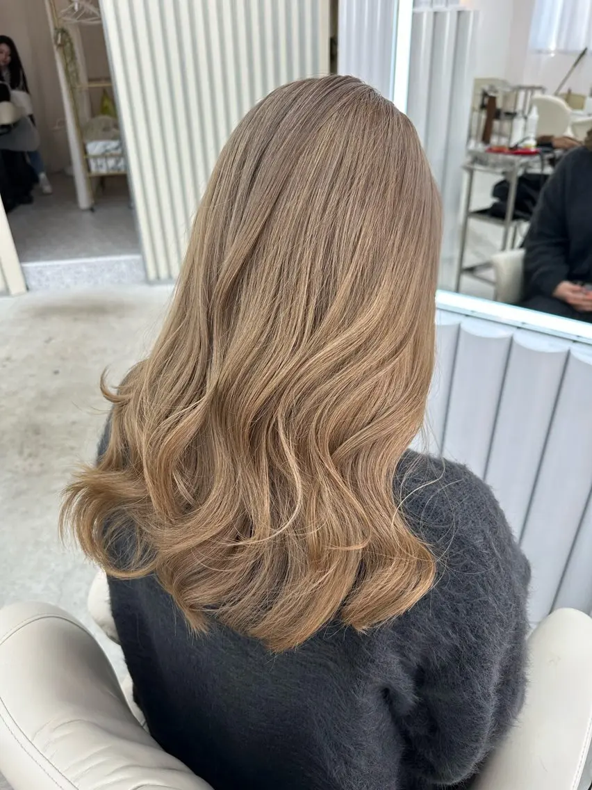 セミロング カラー ヘアカラー 🩵LOMARLIE 倉敷KARIN🩵のヘアスタイル