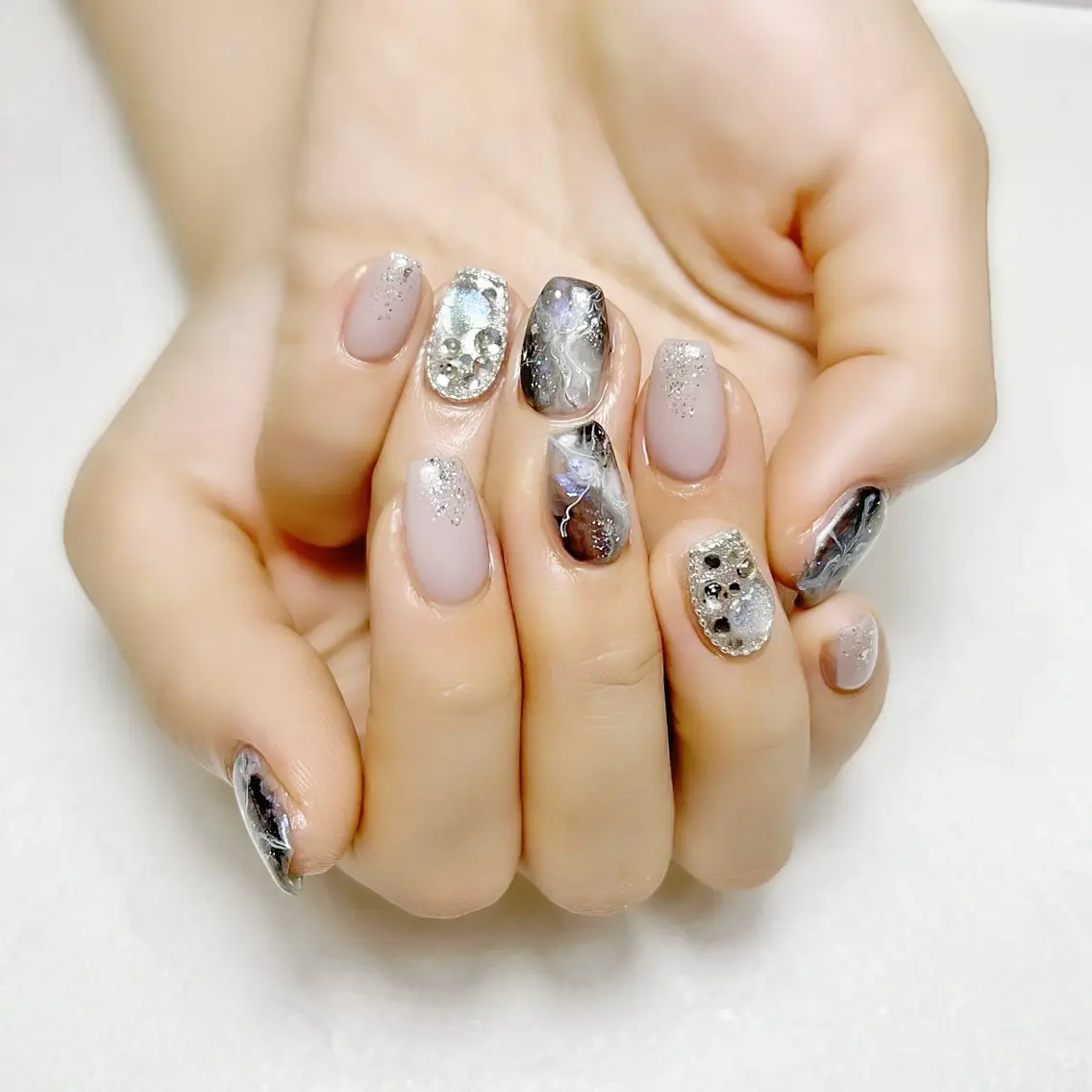 ネイル キラキラネイル ニュアンスネイル rouse nail RISATOのネイルデザイン