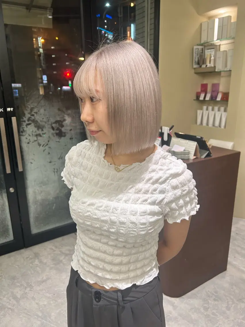 ショート カラー ベージュカラー ホワイトベージュ カット ヘアカラー トリートメント 寺澤 花梨のヘアスタイル