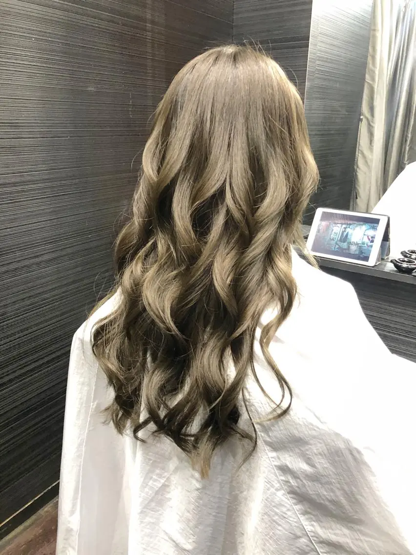 カット+透明感、色持ちカラー(ケアボンド剤)+最高級ハホニコトリートメントの写真