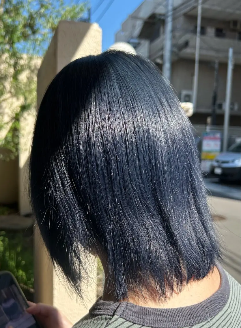 ミディアム カラー ブリーチ ブルーカラー ブルーグレー ブルーグレージュ グレージュ ヘアカラー 三 浦のヘアスタイル