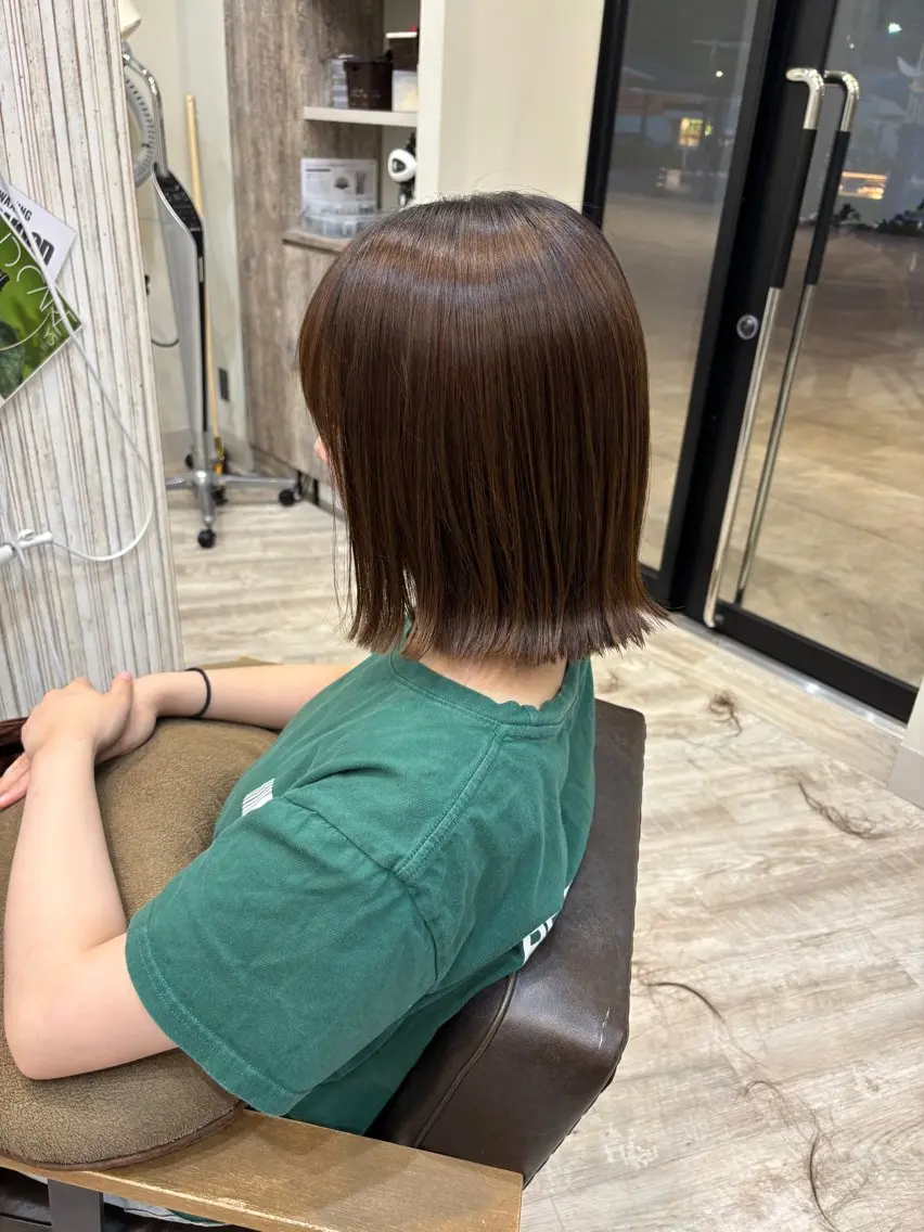 セミロング ボブ 外ハネヘア カット 加藤 優子のヘアスタイル