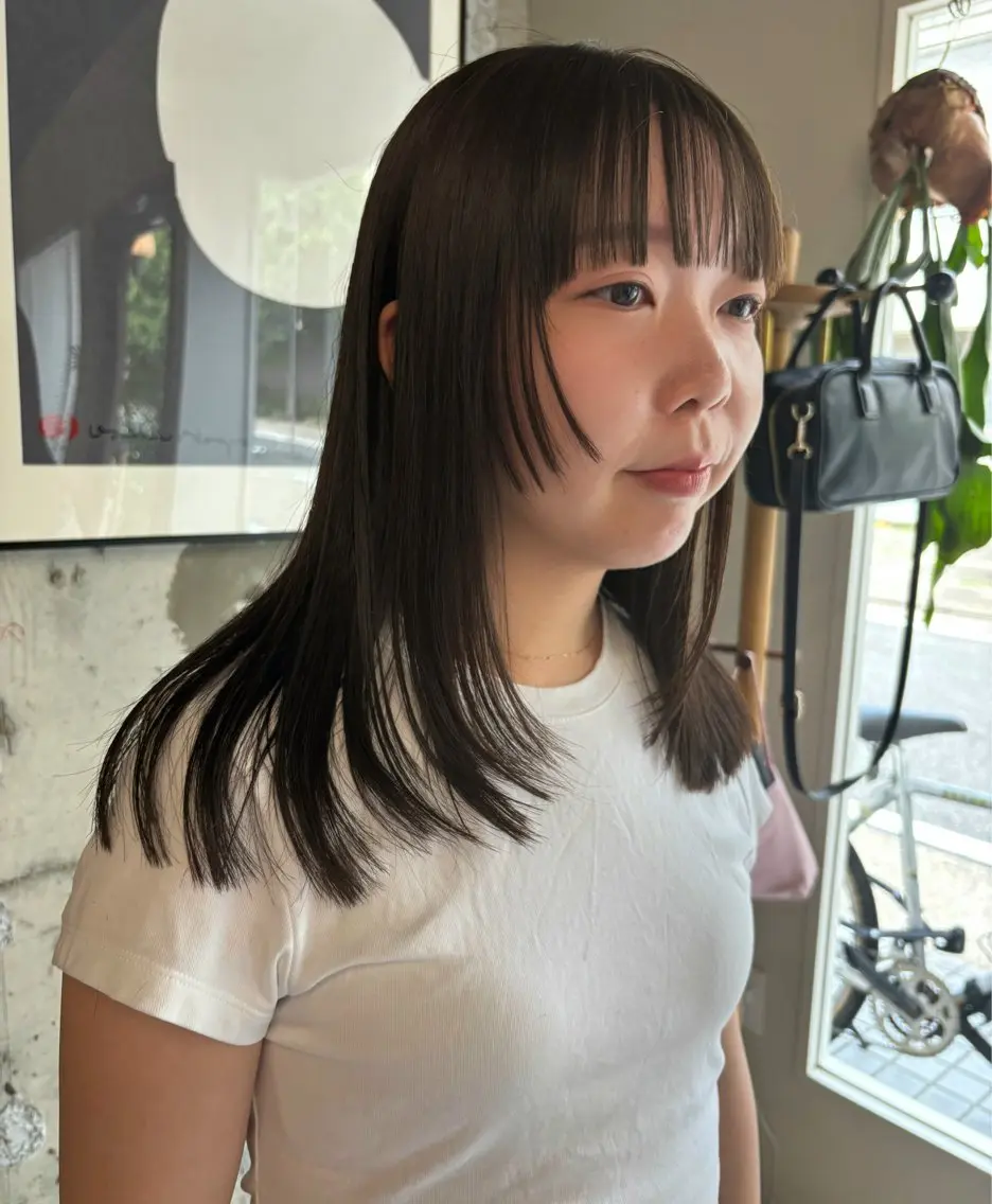 セミロング カラー オリーブカラー 姫カット 永田 愛莉のヘアスタイル