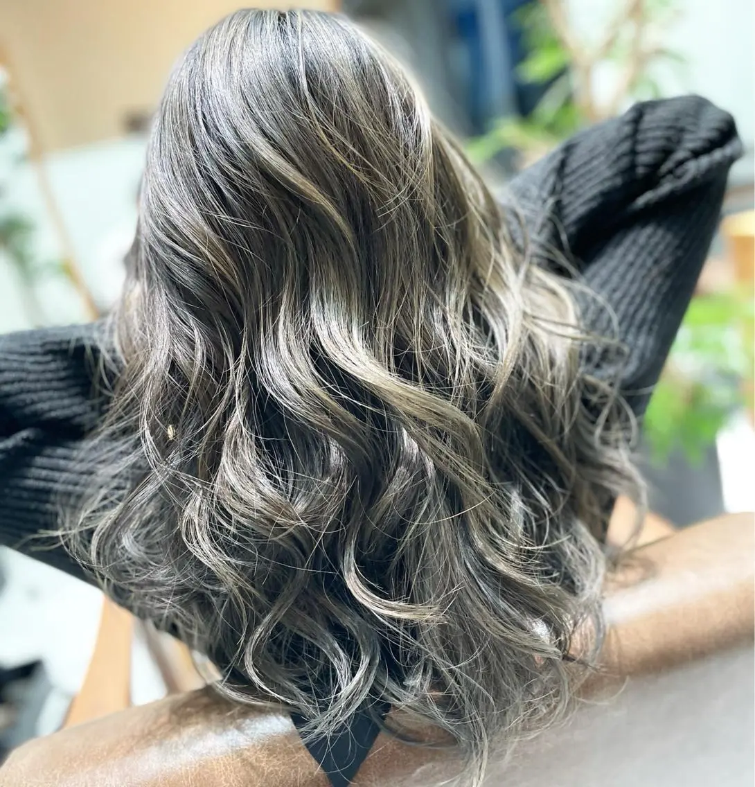 ロング カラー ヘアカラー トリートメント 河内 元伸のヘアスタイル