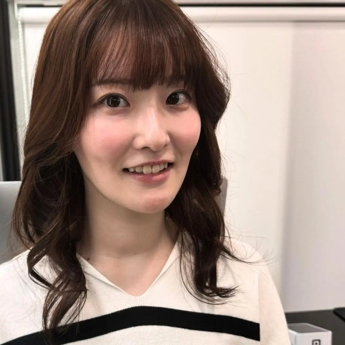 ミディアム カラー パーマ ブラウンカラー チェスナットブラウン シースルーバング ❇️安達 優心❇️ レイヤー/艶髪特化のヘアスタイル