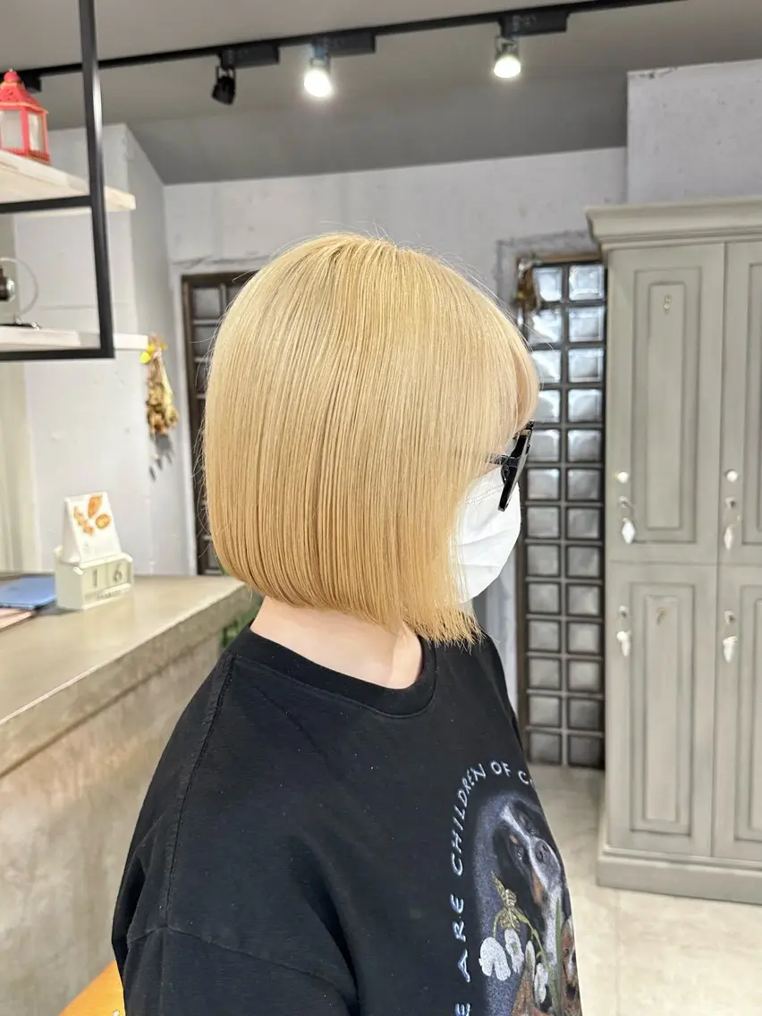 ミディアム カラー ブリーチ 抜きっぱなしブロンド ブロンド ケアブリーチ トリートメント 櫻坂ヘアメ美容師 すず花🌸のヘアスタイル