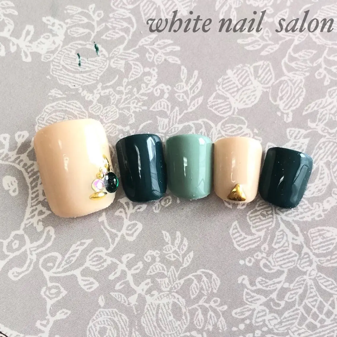 ネイル フットネイル ジェルネイル ハードジェル オフィスネイル スカルプネイル フットネイル white nail salonのネイルデザイン