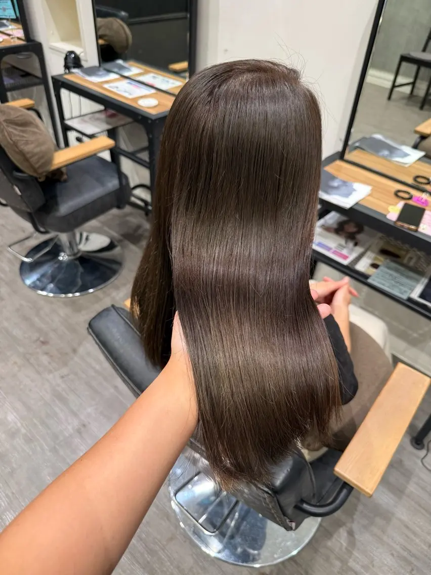 ロング カラー グレージュ オリーブグレージュ オリーブグレー ヘアカラー トリートメント 艶髪レイヤー上田 紗也🇰🇷💗のヘアスタイル