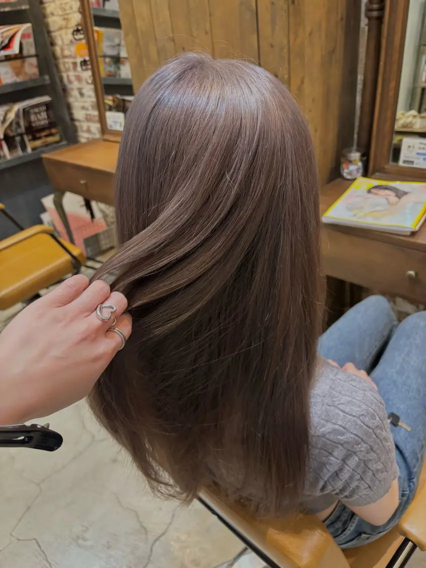 ロング カラー ベージュカラー ブリーチ 透明感カラー ミルクティーベージュ ヘアカラー トリートメント 七井 香奈 (なないかな)のヘアスタイル