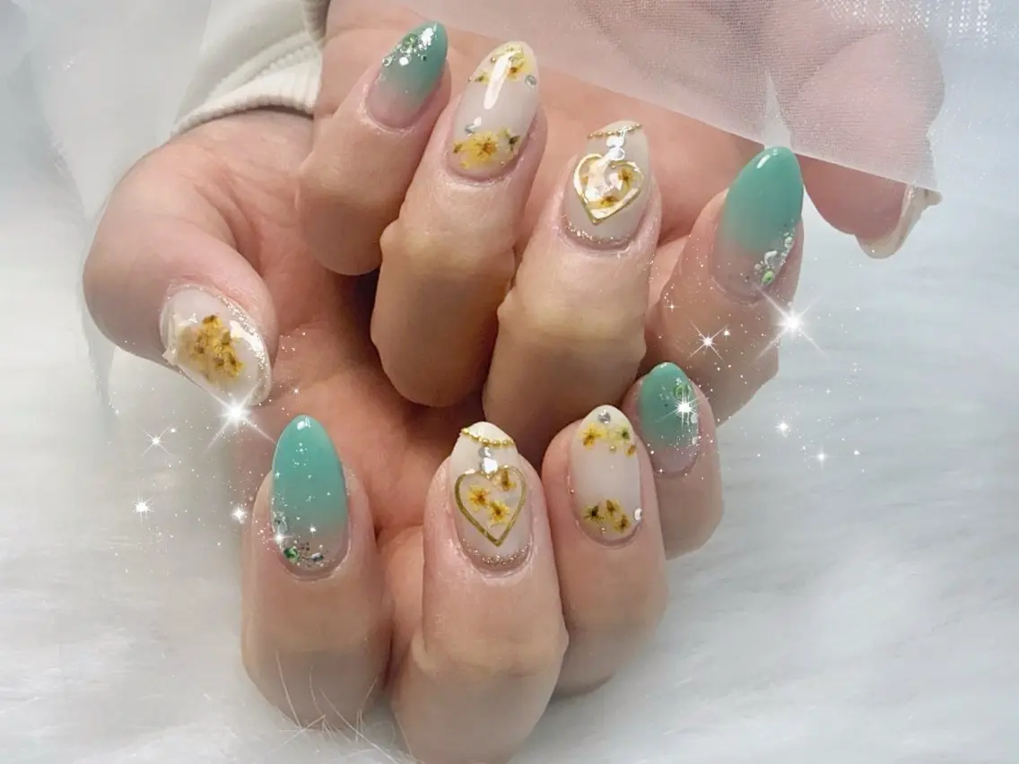 ミディアム ハンドネイル Lili Nail Studio西荻窪店のネイルデザイン