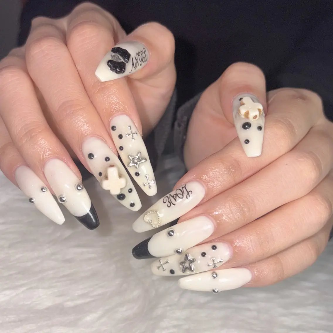 ネイル ハンドネイル LAVISH manaのネイルデザイン