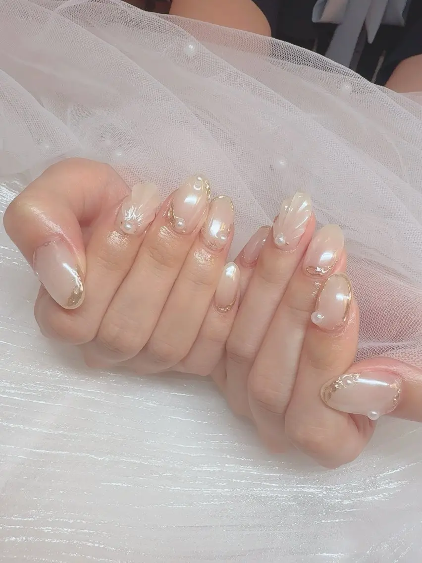 ネイル ミラーネイル ホワイト teddybear nailsのネイルデザイン