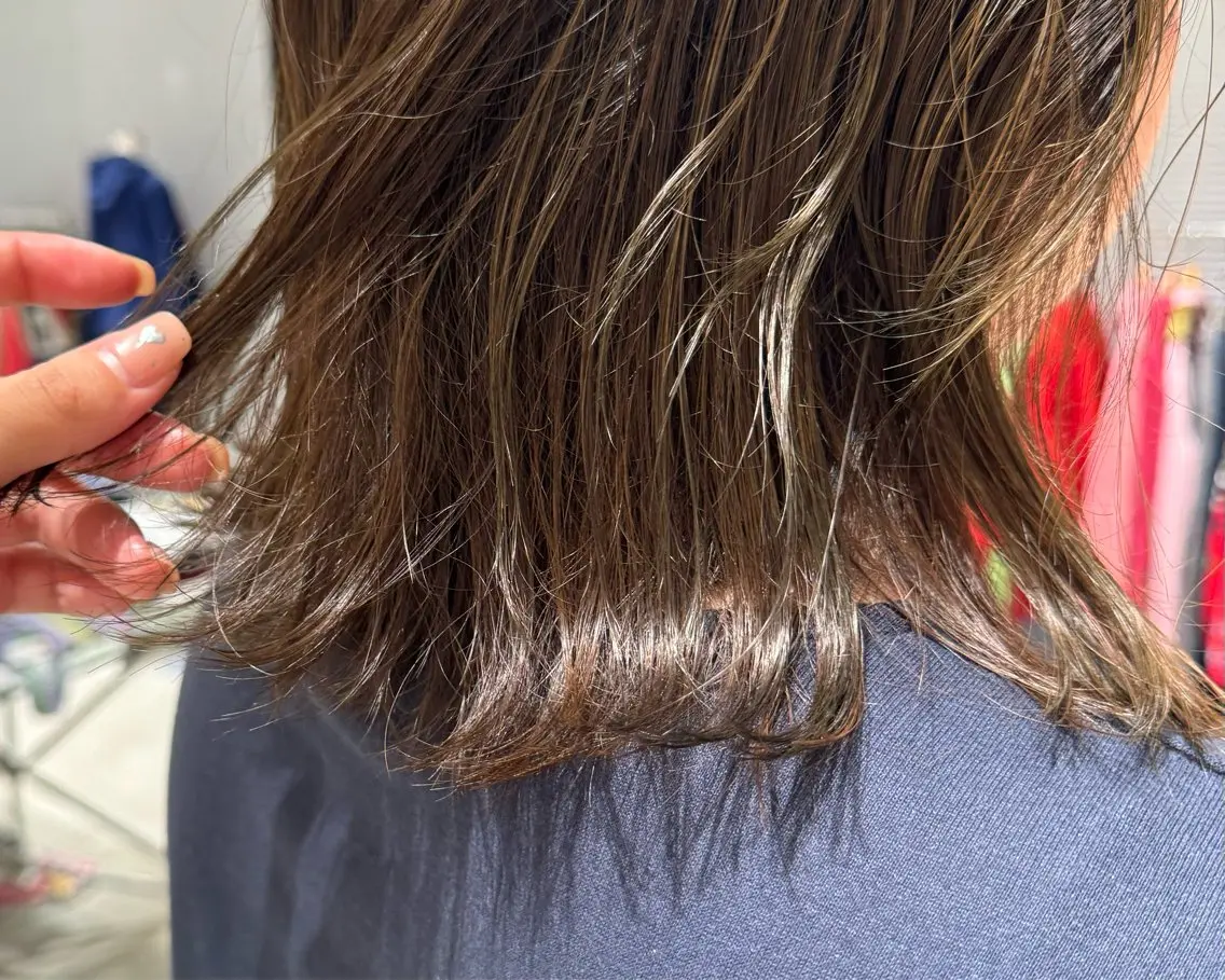 セミロング カラー ヘアカラー 中野 遥のヘアスタイル
