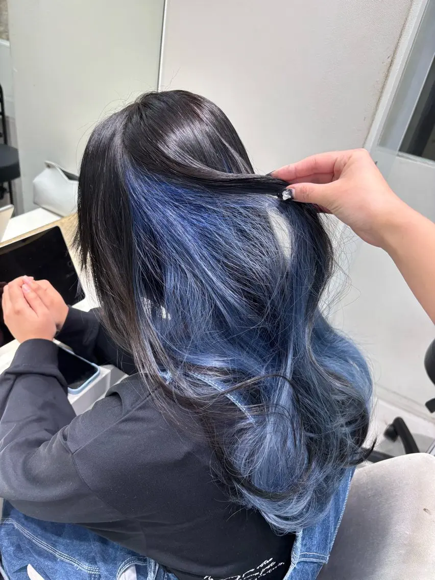 カラー インナーカラー あいり／艶髪 、透明感カラー🩶のヘアスタイル