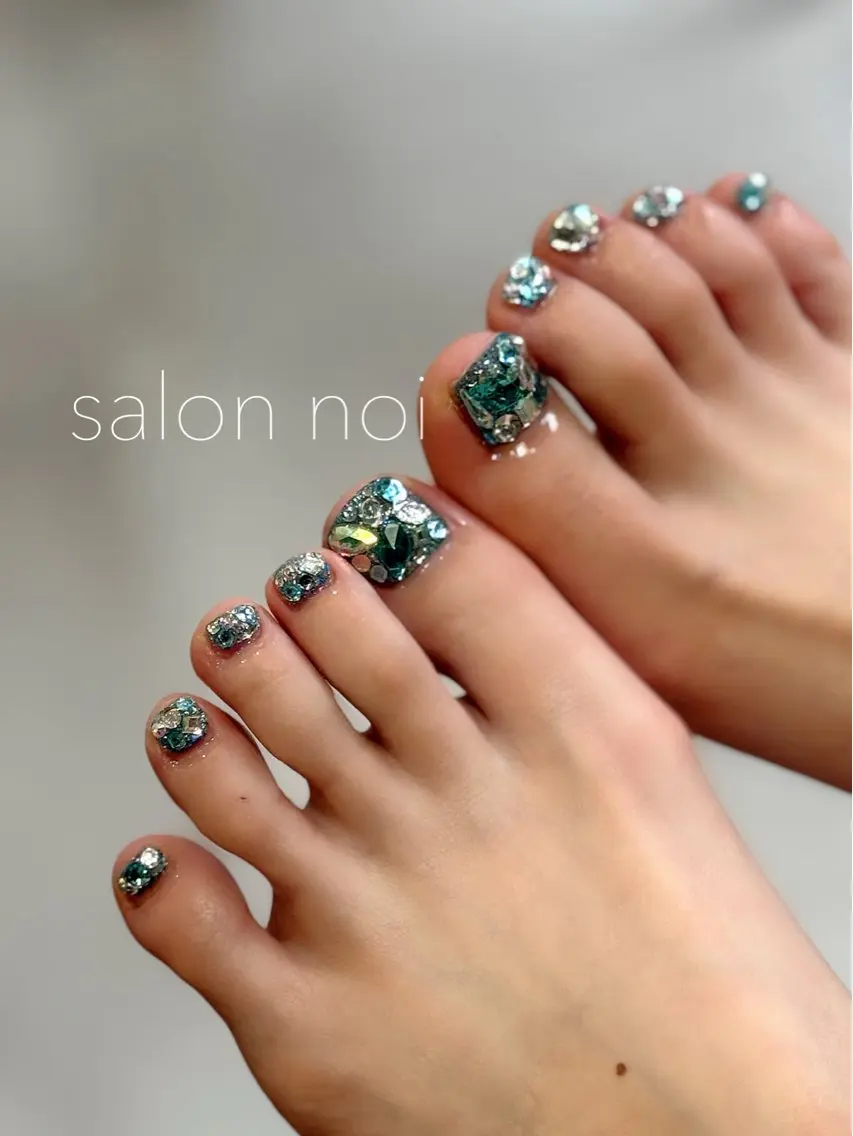ネイル フットネイル ストーンネイル フットネイル salon noiのネイルデザイン