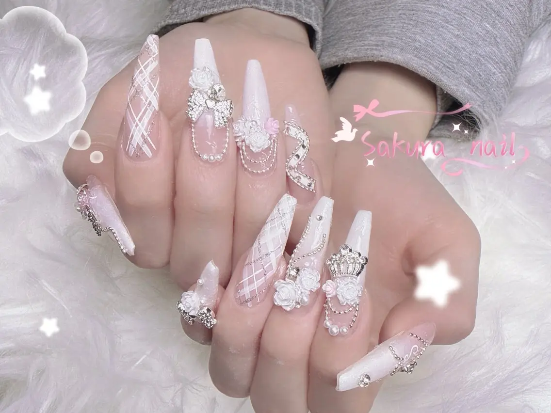 ネイル オーロラネイル クリアネイル フラッシュネイル フレンチネイル ジェルネイル ハンドネイル Sakura Nail Salonのネイルデザイン
