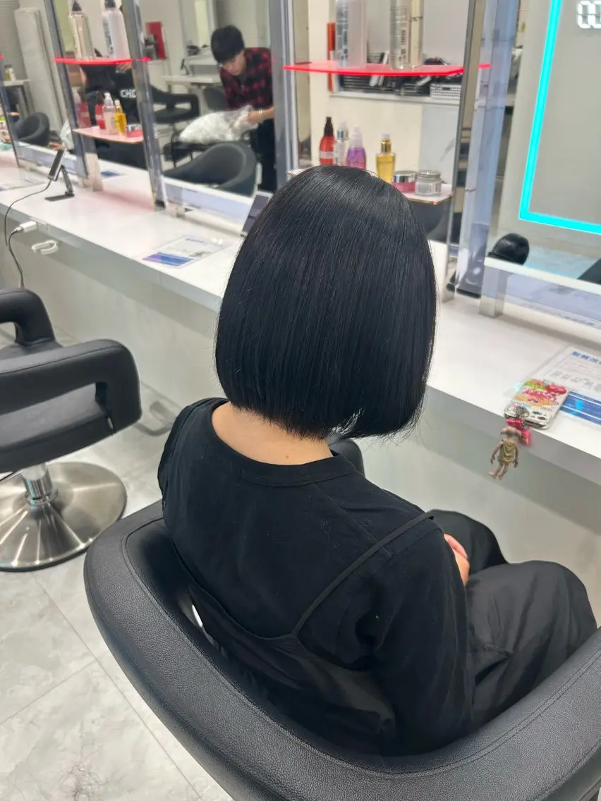 ショート カラー ヘアアレンジ ヘアカラー 🎀RIN🎀 縮毛矯正🩶暗髪のヘアスタイル