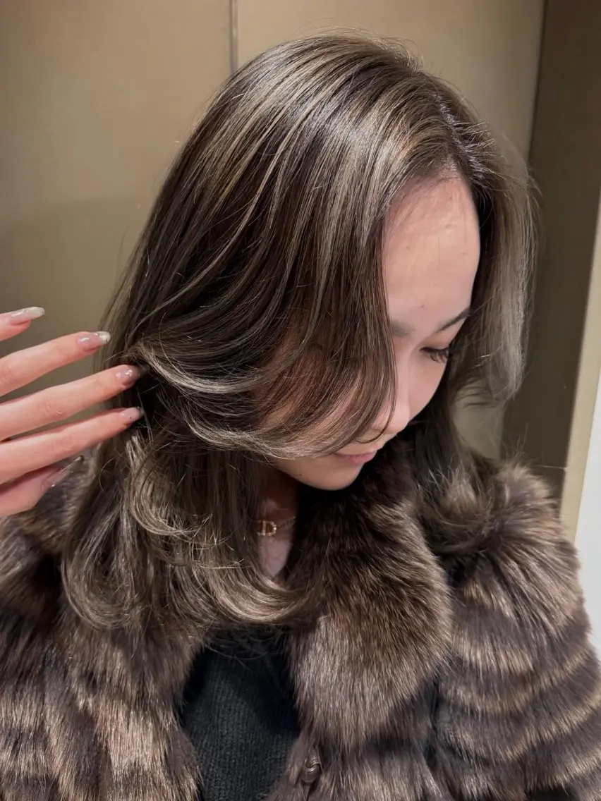 ミディアム ハイライト レイヤーカット カット ヘアカラー YAMADA KOKOROのヘアスタイル
