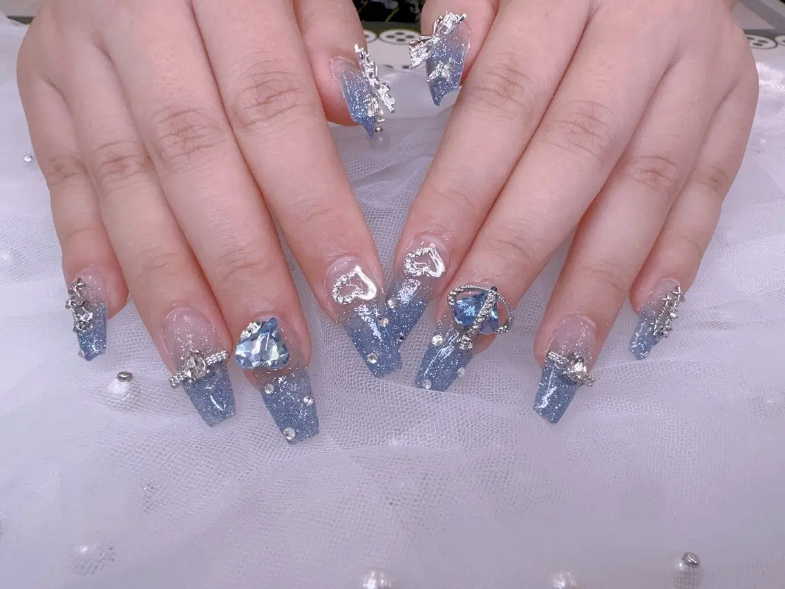 ネイル UMI ネイルサロン新宿🎀のネイルデザイン