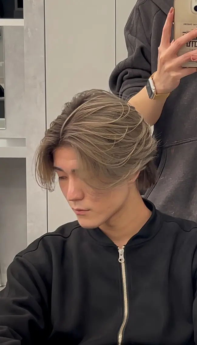 ミディアム メンズバレイヤージュ 🔥メンズカット🔥のヘアスタイル