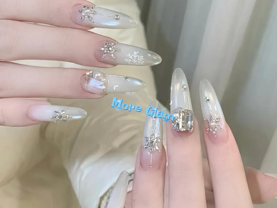 ネイル 長さ出し フットネイル フレンチネイル ジェルネイル ガラスフレンチ MoreGlam ネイルのネイルデザイン
