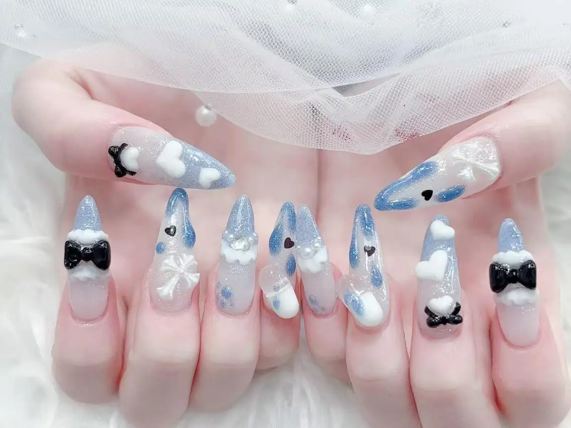 ネイル 長さ出し キラキラネイル 韓国ネイル ロングネイル マグネットネイル ハンドネイル ハンドケア Yuki🌸 nailのネイルデザイン