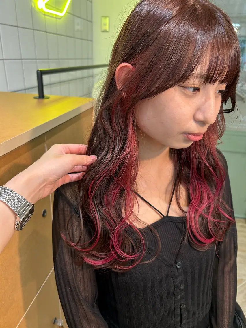 ロング カラー ブリーチ インナーカラー ピンクカラー ヘアカラー トリートメント LUVISM新潟🎀 透明感カラー/ミユのヘアスタイル