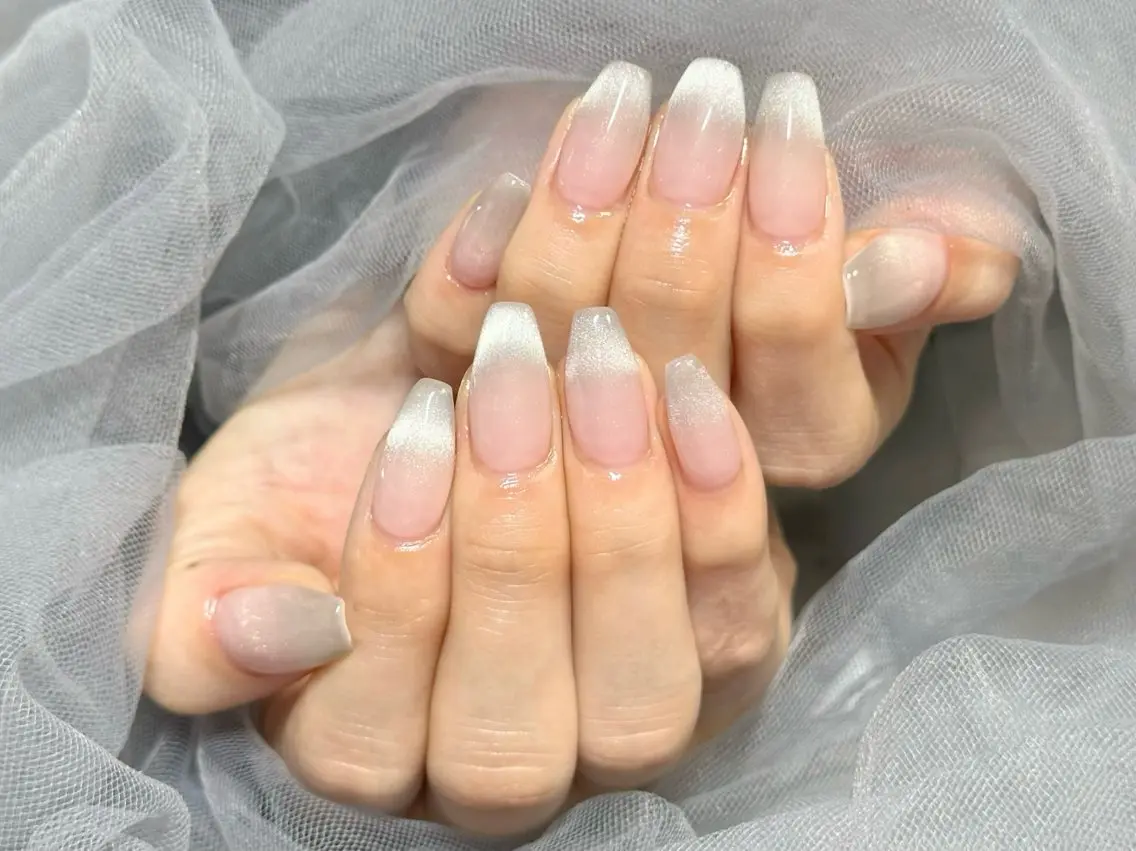 ネイル フレンチネイル マグネットネイル マグネットフレンチ ハンドネイル Nail Salon KURELLYのネイルデザイン
