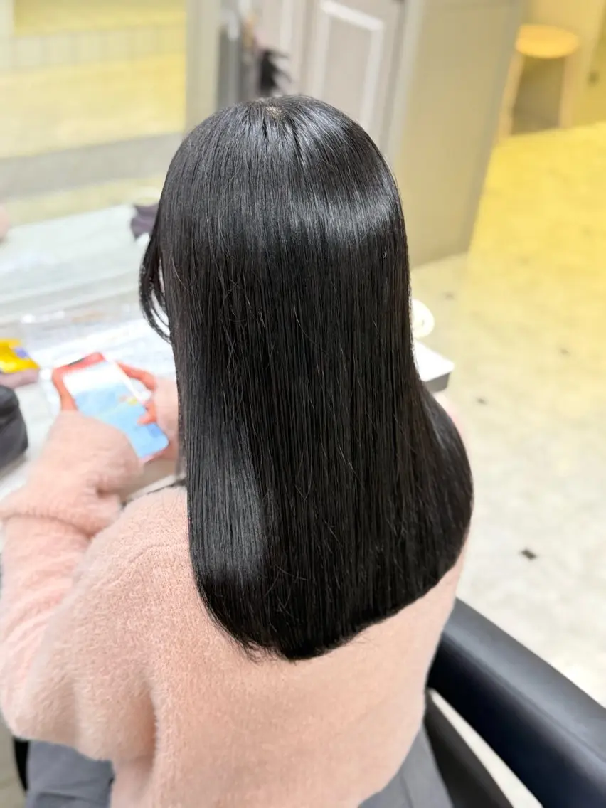 ロング カラー 黒髪 ブルーカラー ブルーブラック 韓国風グレージュ 🤍たくみ🤍のヘアスタイル