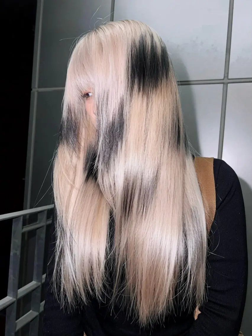 ロング カラー ブロンド デザインカラー ハイトーンカラー ホワイトブロンド 🪽デザインカラー/ ブリーチ/陽向🪽のヘアスタイル