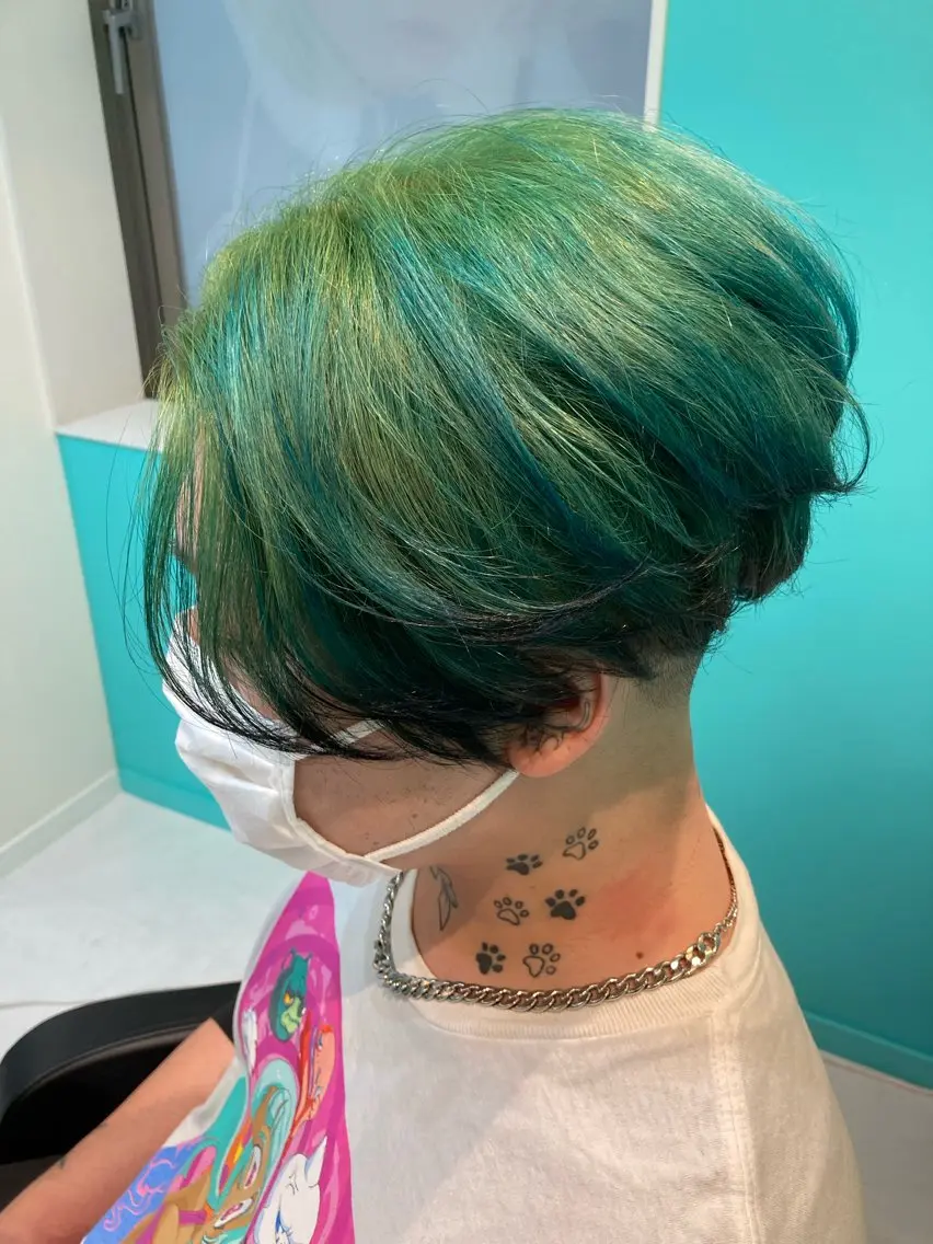 ショート カラー メンズ 黒髪 🫧透明感✨ブリーチ 💫ダメージレス🫧のヘアスタイル