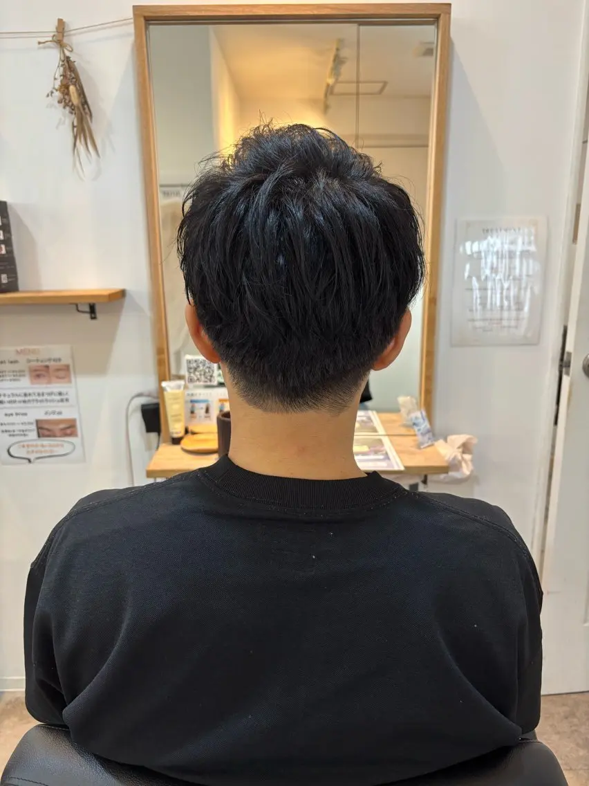 メンズ メンズハイトーン カット RISE SWELL 江坂momoneのヘアスタイル