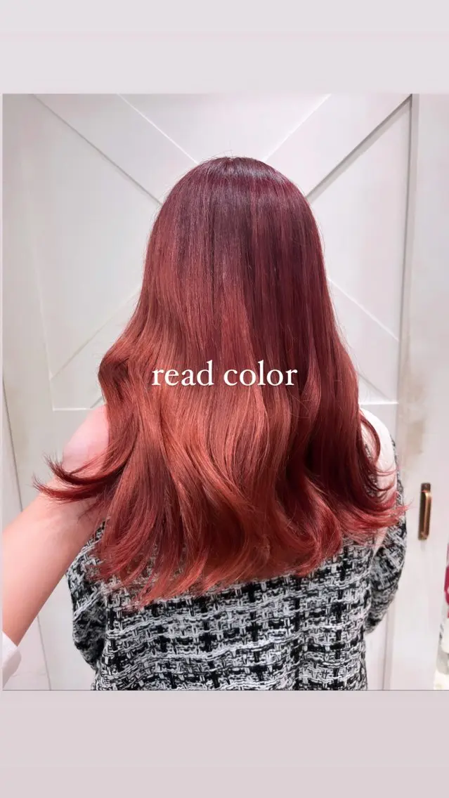 セミロング カラー ブリーチ ハイトーンカラー レッドカラー ヘアカラー トリートメント ハイトーンカラー シールエクステのヘアスタイル