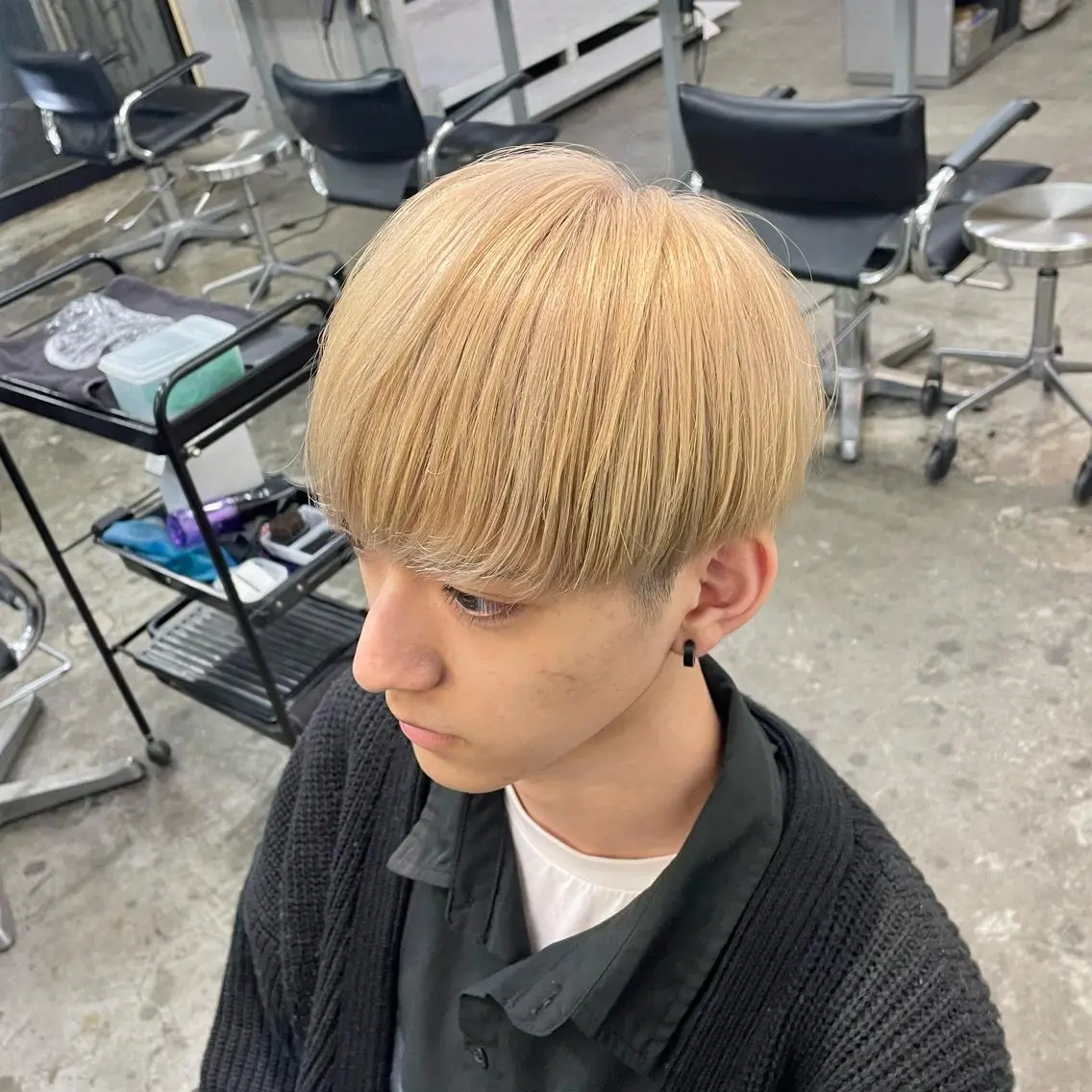 ショート カラー メンズ ベージュカラー ホワイトベージュ カット ヘアカラー メンズ特化美容師/ 藤戸 椋のヘアスタイル