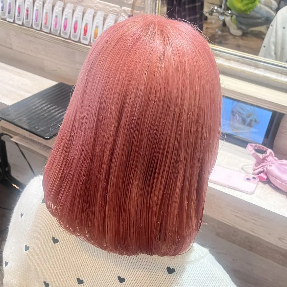 ショート カラー ブリーチ カット ヘアカラー トリートメント 伊藤 玲衣のヘアスタイル