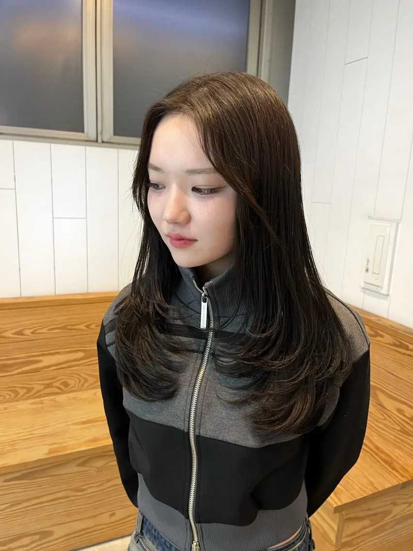 ロング 岡藤 里菜のヘアスタイル