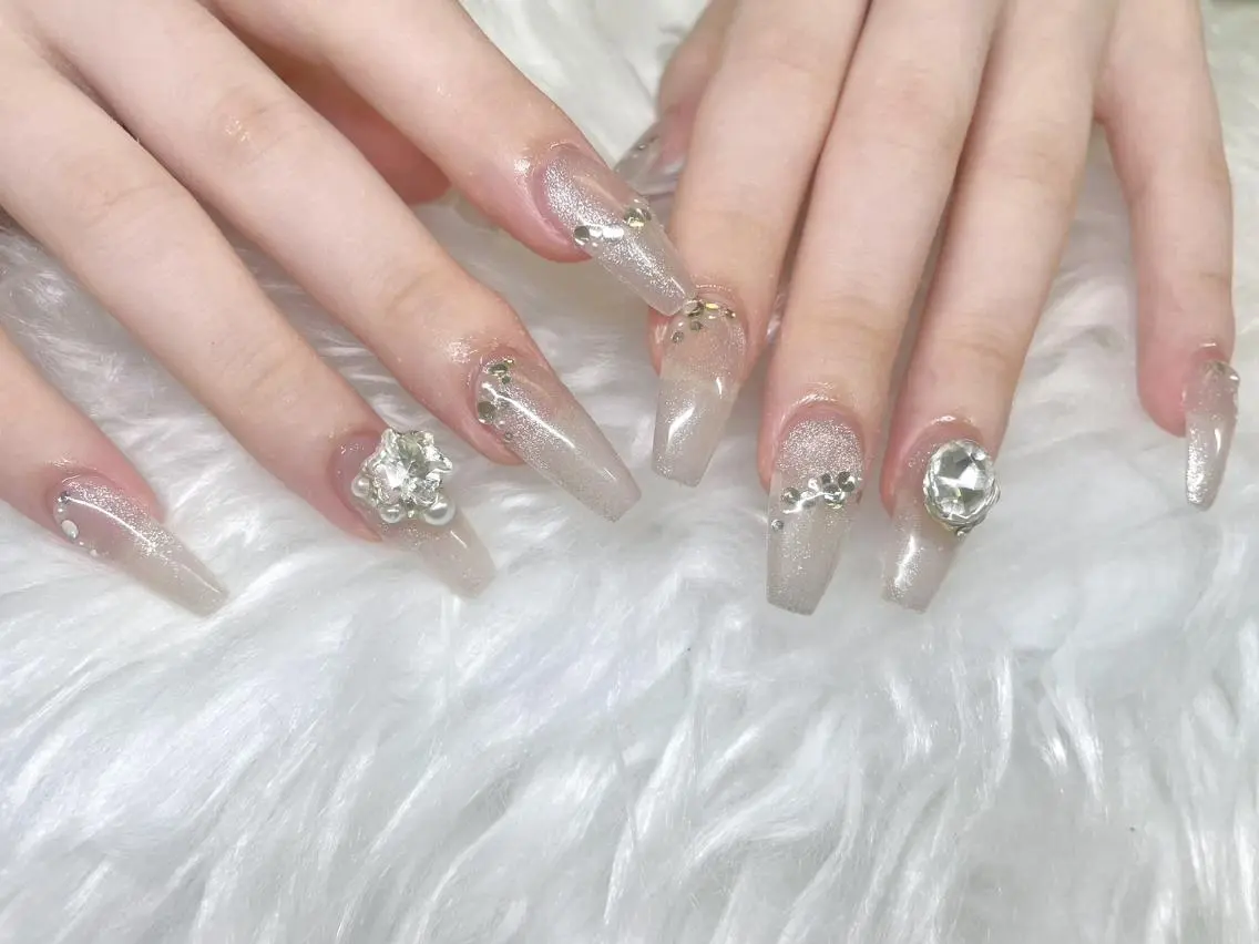 ネイル ナナ1級ネイリスト✨ PEEKABOOのネイルデザイン