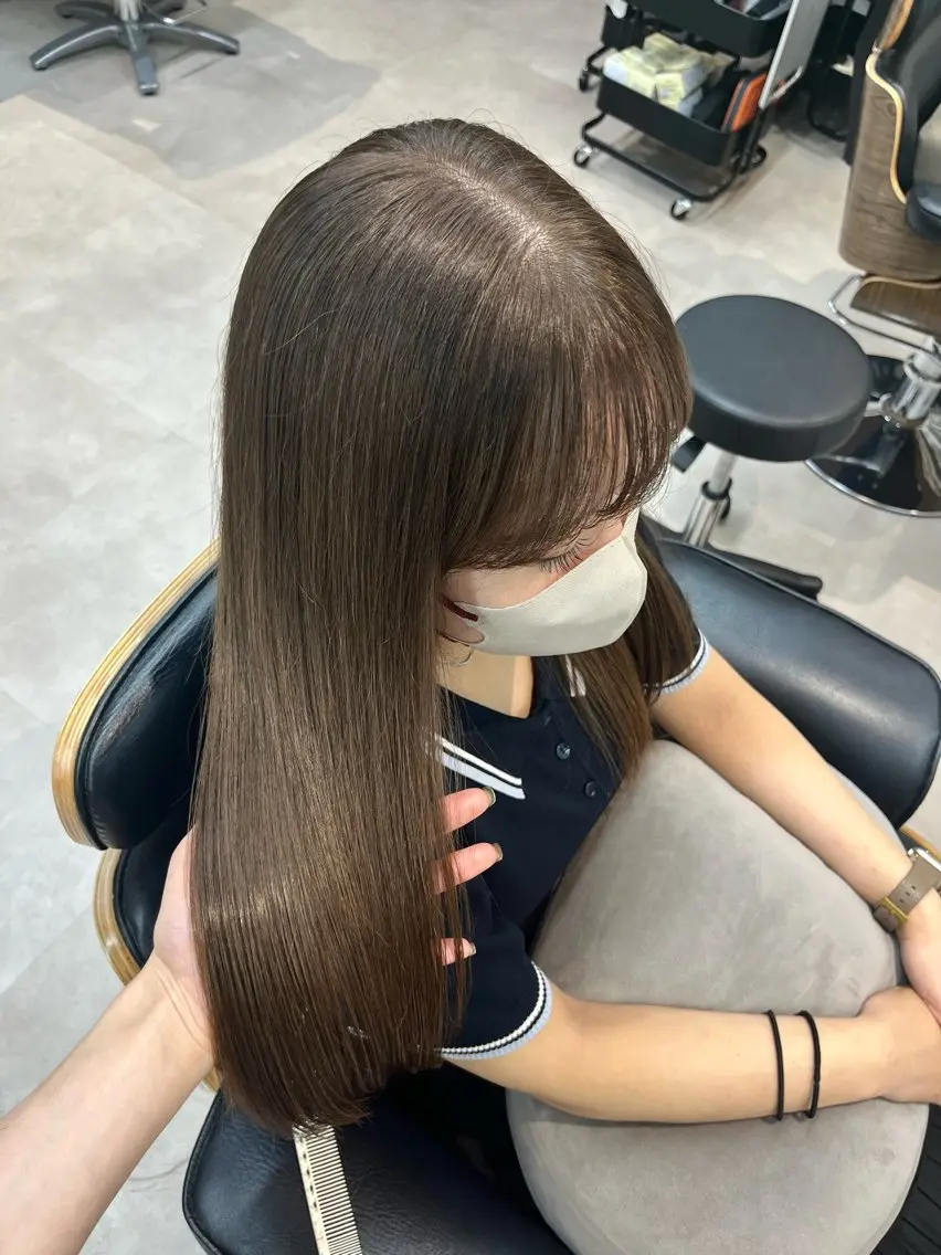 セミロング カラー グレージュ オリーブグレージュ オリーブグレー カット ヘアカラー トリートメント ハイライト/レイヤー /艶髪/吉田愛望のヘアスタイル