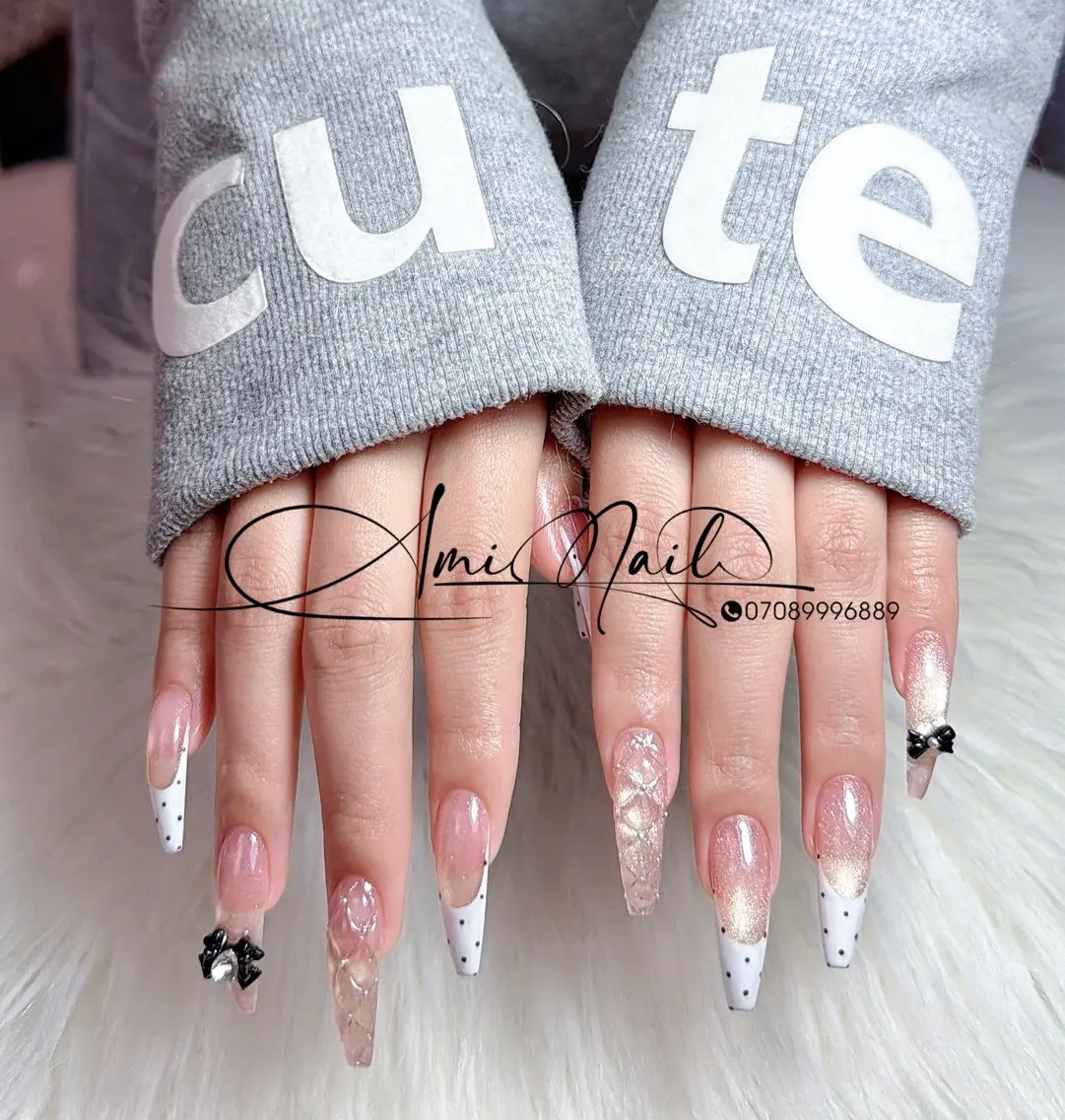 ミディアム Ami Nails 1のネイルデザイン