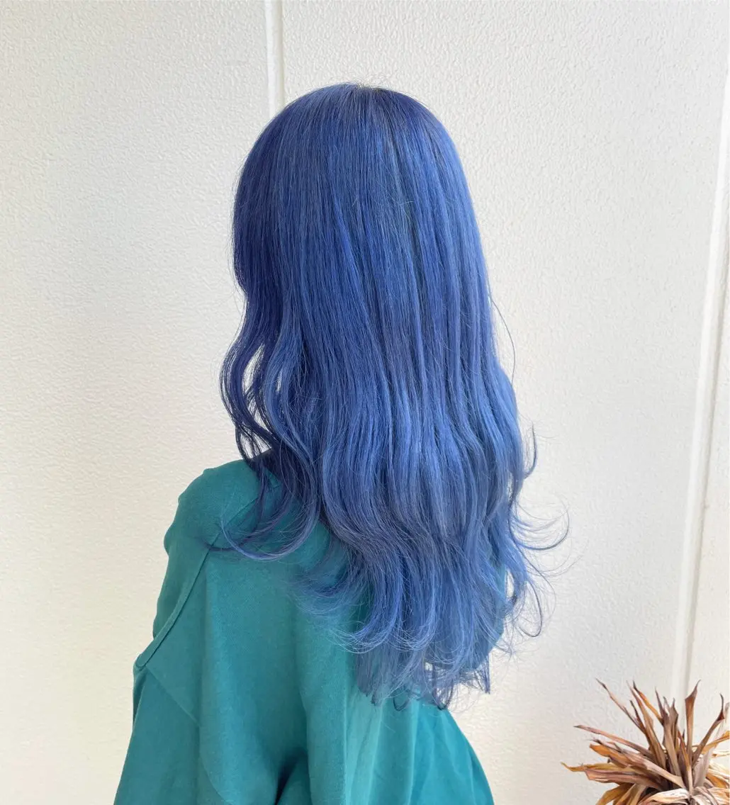 ロング カラー ヘアアレンジ ブリーチ ブルーカラー 縮毛矯正 ヘアカラー トリートメント ヘッドスパ ヘアセット 艶カラー✨縮毛矯正✨ 翁長孝輔のヘアスタイル