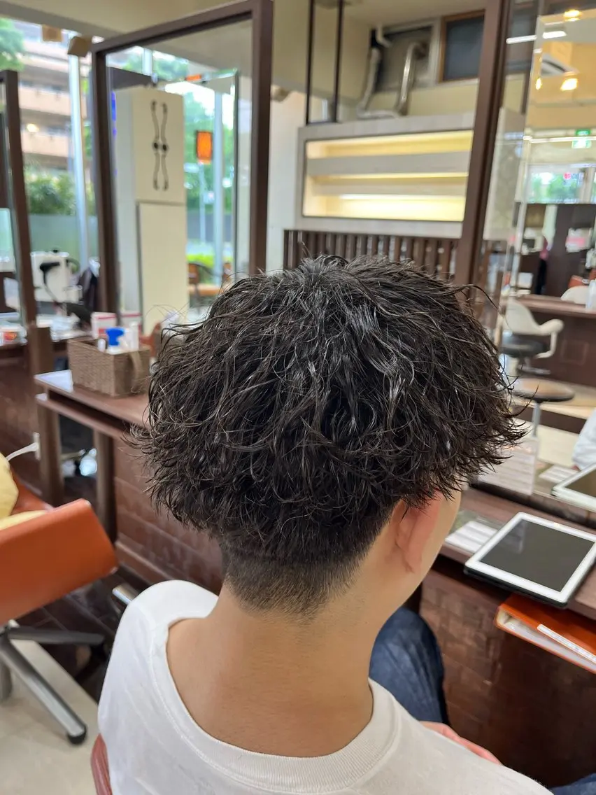 ショート パーマ メンズ マッシュ メンズパーマ 刈り上げ 波巻きパーマ スパイラルパーマ 🧊メンズ特化🧊 高木航希のヘアスタイル