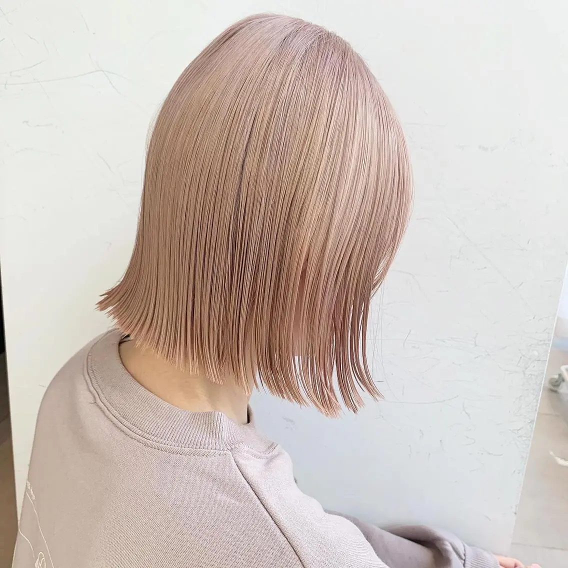 ショート カラー ベージュカラー ブリーチ グレージュ ボブ カット ヘアカラー トリートメント レイヤー専門家 ダブルカラー修のヘアスタイル