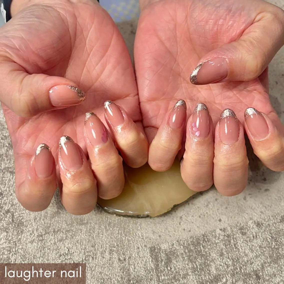 ネイル アートネイル 長さ出し フレンチネイル ジェルネイル ガラスフレンチ laughter nailのネイルデザイン