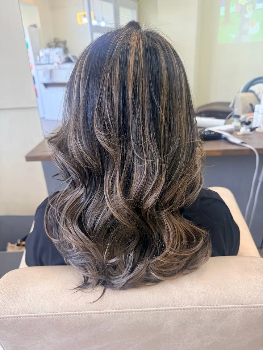 セミロング カラー カット ヘアカラー トリートメント 鶴見 和美のヘアスタイル