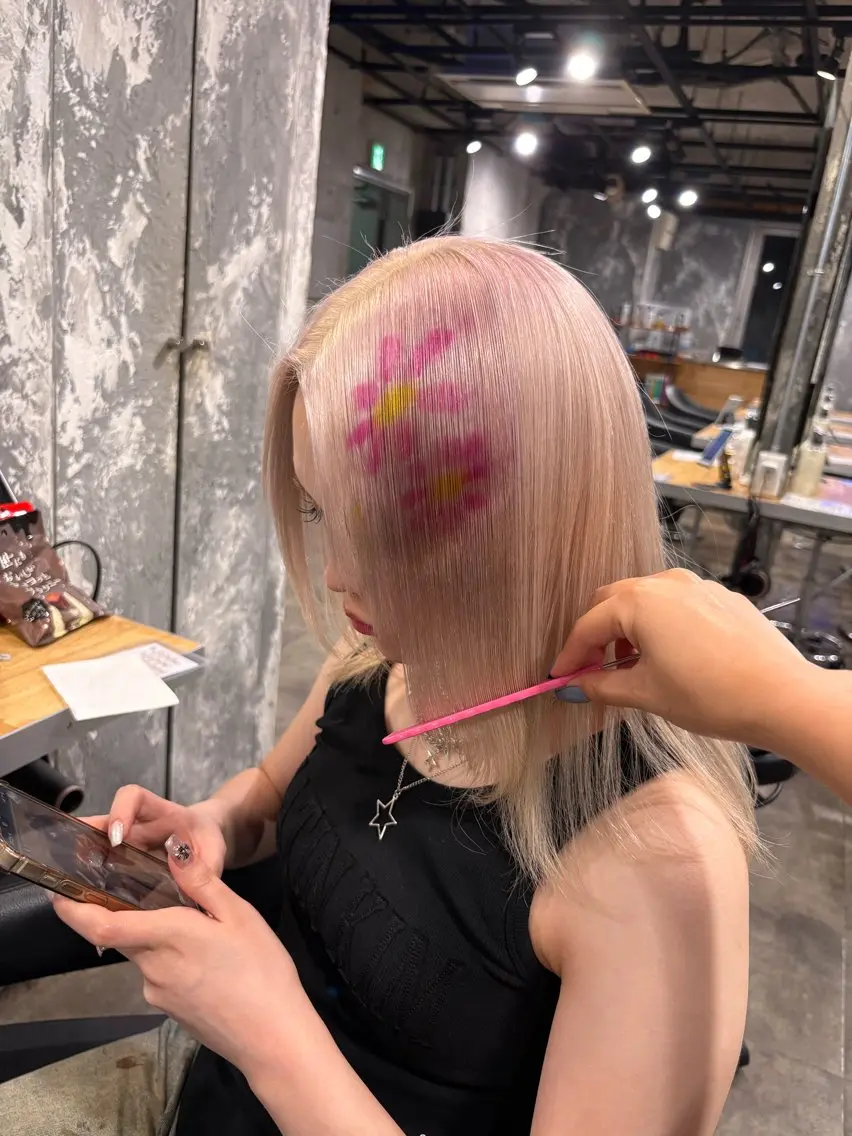 セミロング カラー ヘアカラー ハイトーン 横浜💞ミオのヘアスタイル
